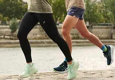 Man and woman sandals in the Asics Gel-Nimbus 26