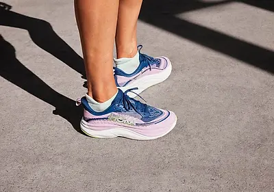 Woman wearing a pair of hoka amarillas Skyflow running shoes