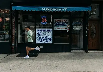 man running in hurricane 24 pies